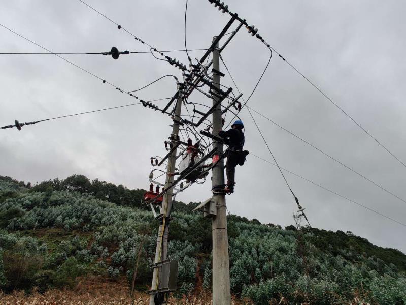 臨滄云縣供電局開展線路維護(hù)消缺，大幅提升供電可靠性