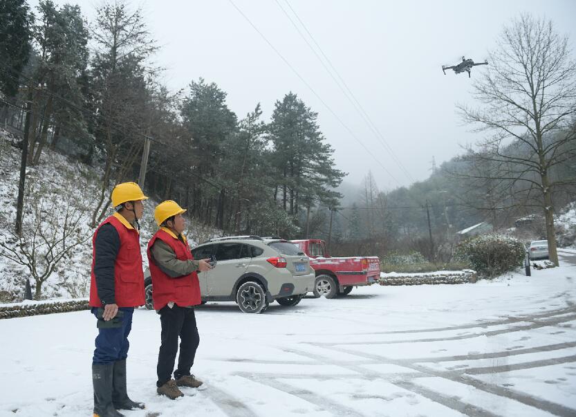 國網(wǎng)余姚市供電公司四明山區(qū)雪天無人機(jī)特巡