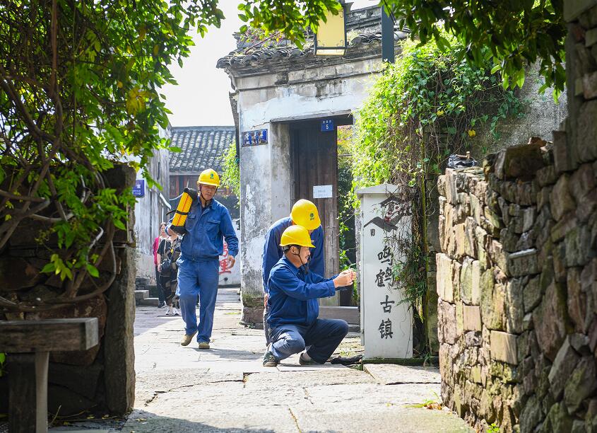 國網慈溪市供電公司為千年古鎮(zhèn)景區(qū)用電保駕護航