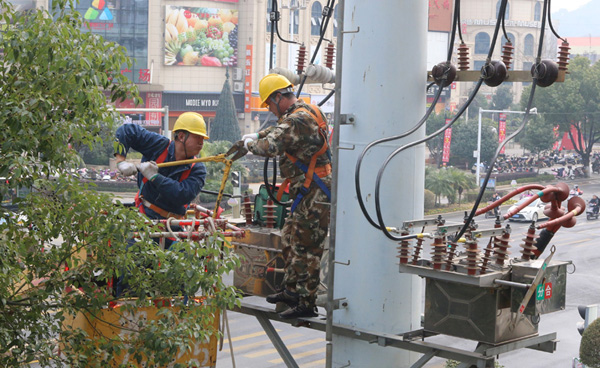 國網(wǎng)湖南寧遠供電集中檢修保春節(jié)安全可靠供電