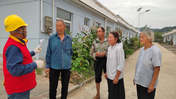 國網洛南縣公司黨員“亮身份”  服務“零距離”