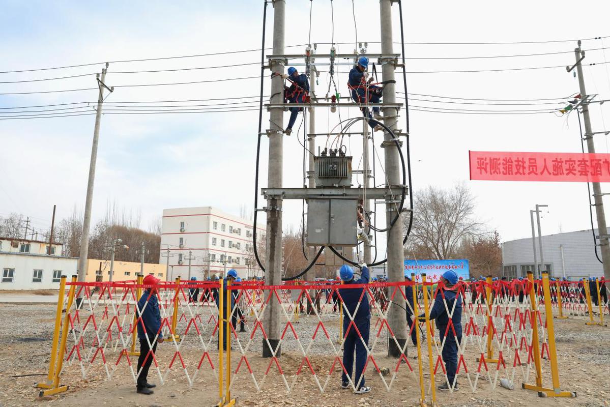 國網(wǎng)和田供電公司組織開展10千伏業(yè)擴(kuò)配套項(xiàng)目自主實(shí)施技能測評