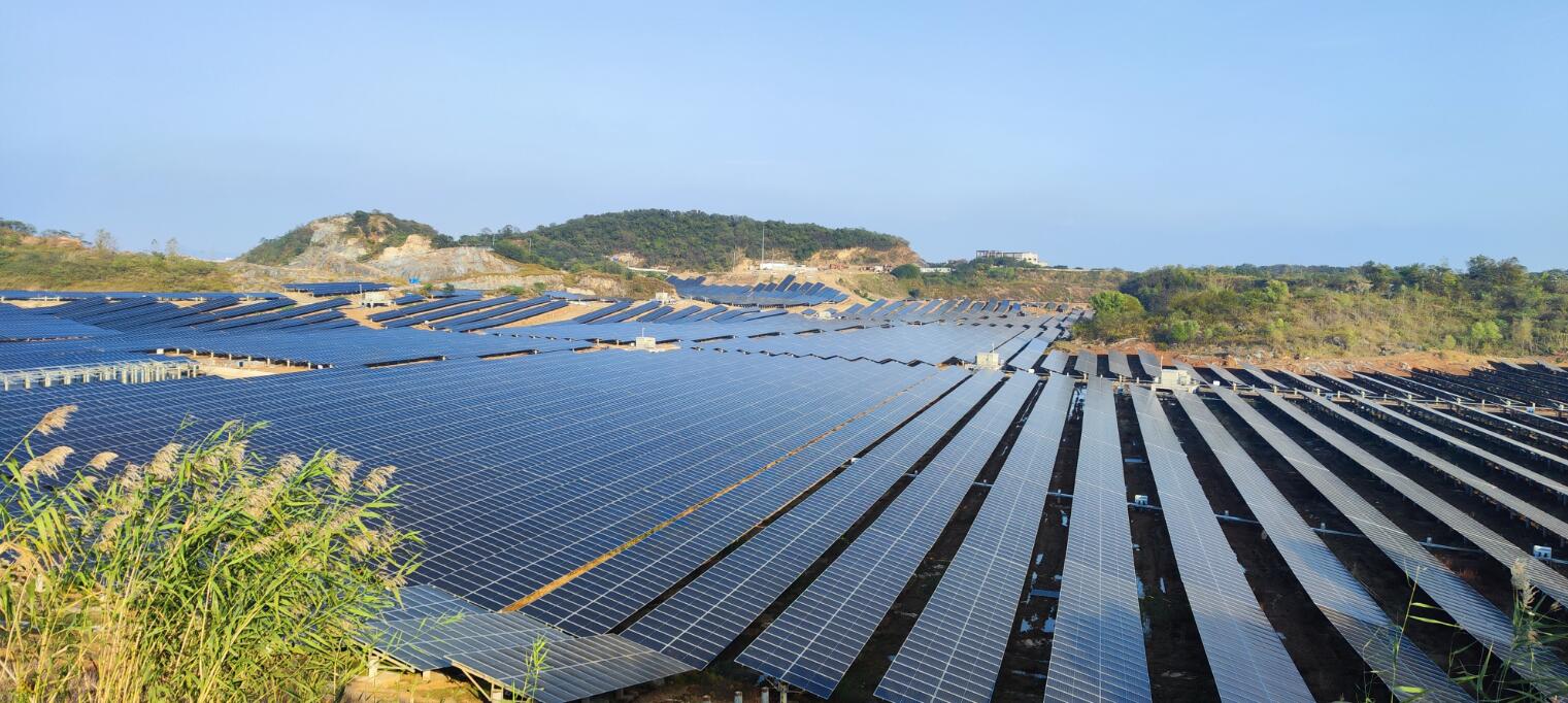 國家能源集團諫壁發(fā)電廠松林山灰場光伏電站項目全容量并網發(fā)電