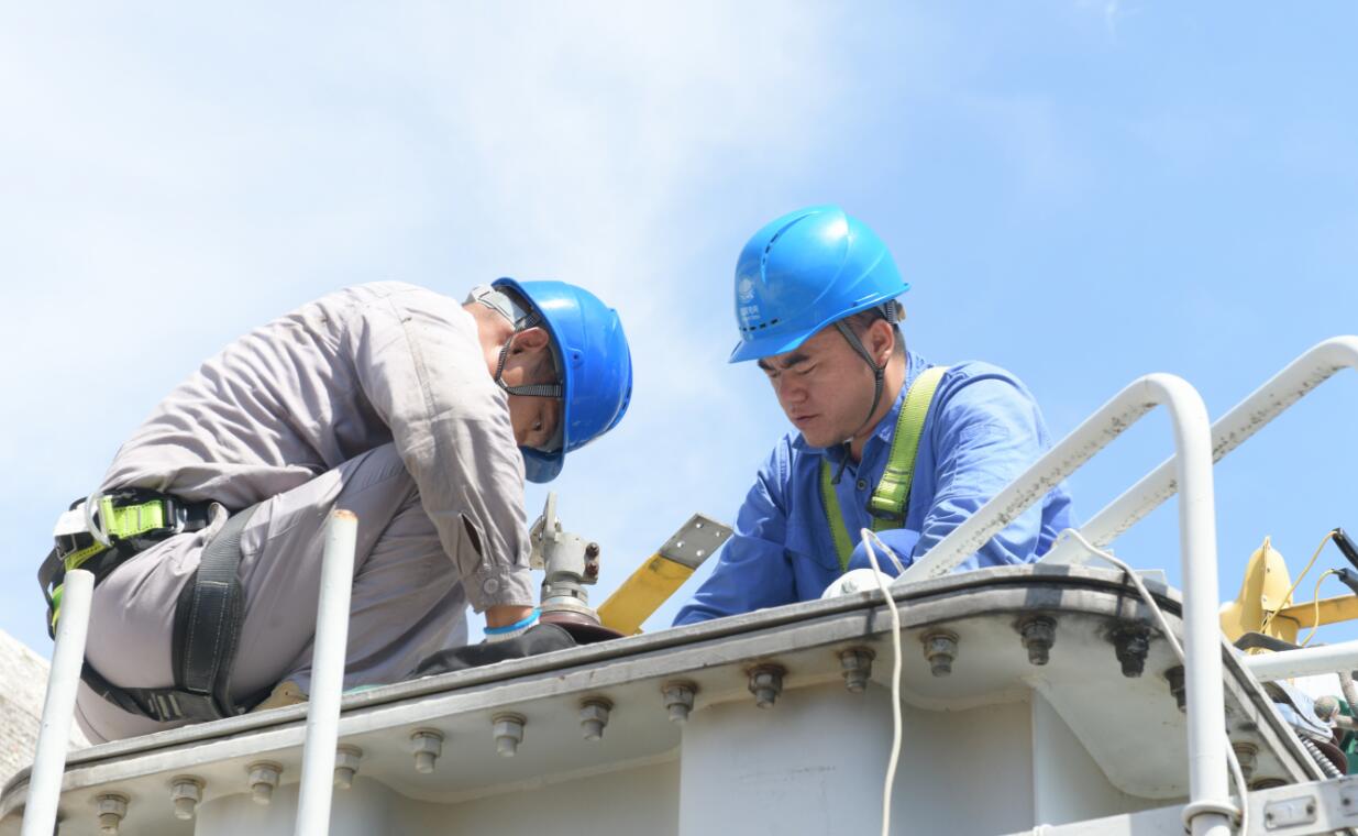 國網余姚市供電公司：消缺排患戰(zhàn)高溫 迎峰度夏保電穩(wěn)