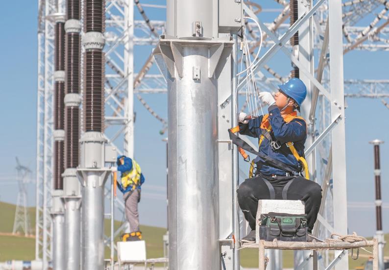 蒙東錫盟江蘇能源烏拉蓋電廠、華電白音華金山電廠500千伏送出工程全線貫通