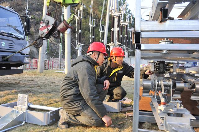 長沙電網迎峰度冬用上融冰利器